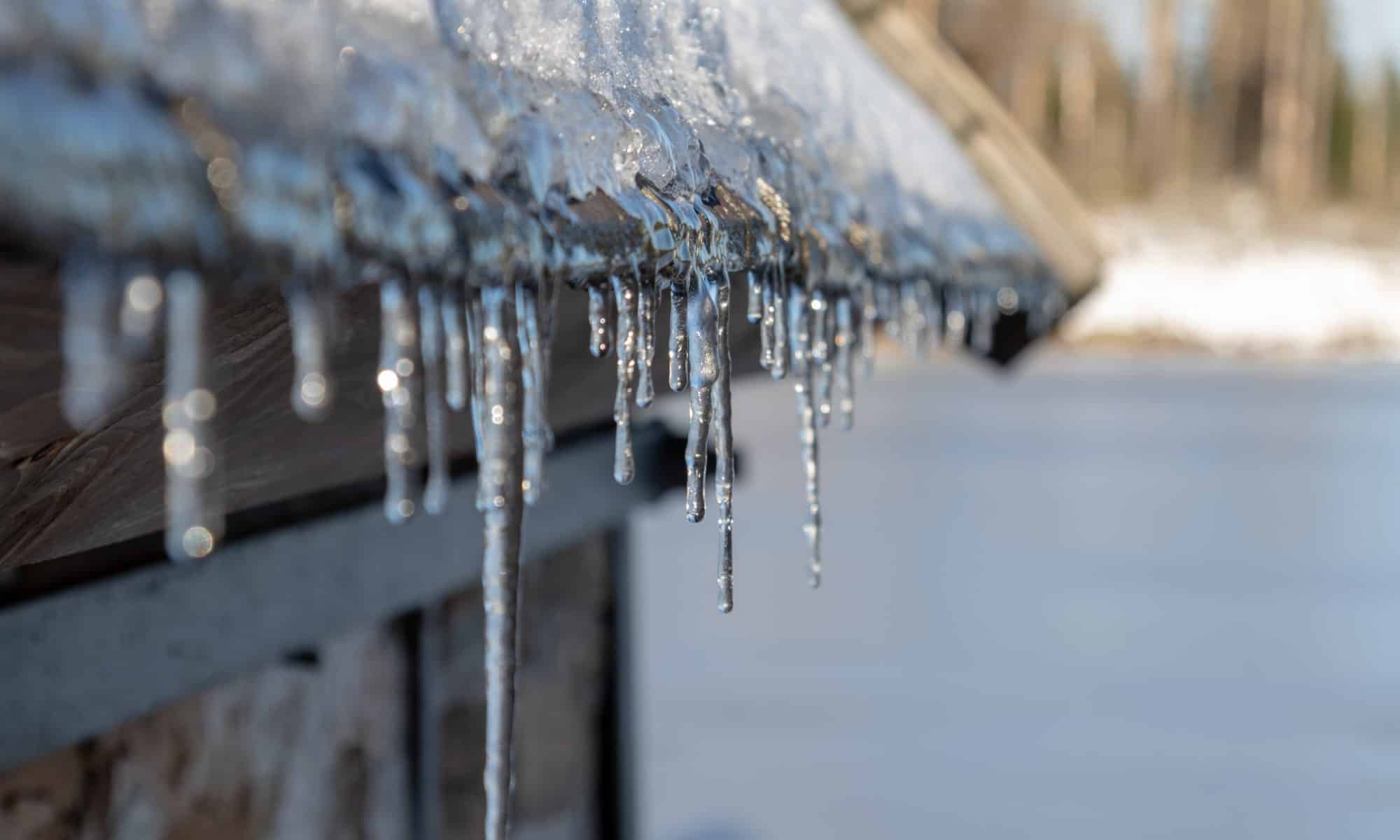 Continue reading below for free home advice on gutter protection during winter.