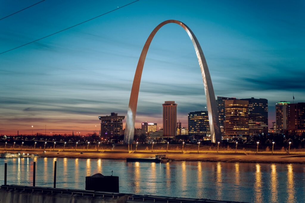 Landscape view of the Gateway Arch.